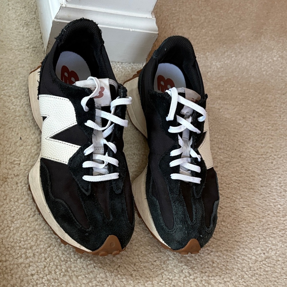 New Balance 327 Black and White Sneakers